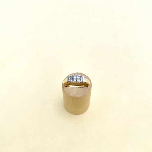 18ct. Gold Diamond Ring.