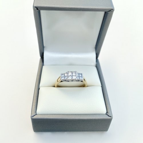 18ct. Gold Diamond Ring.