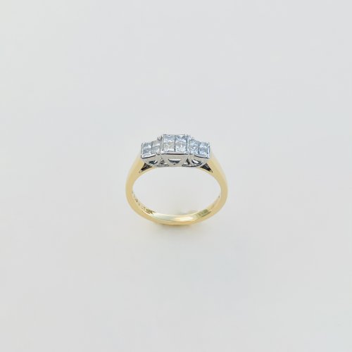 18ct. Gold Diamond Ring.