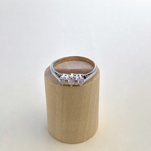 9ct. Gold 3-stone Diamond Ring.