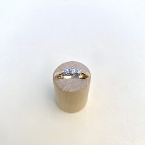 9ct. Gold 3-stone Diamond Ring.