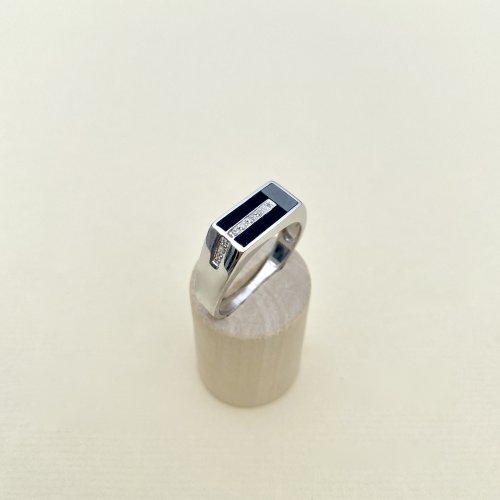 Gentlemen&#039;s 9ct. White Gold Diamond and Onyx Ring.