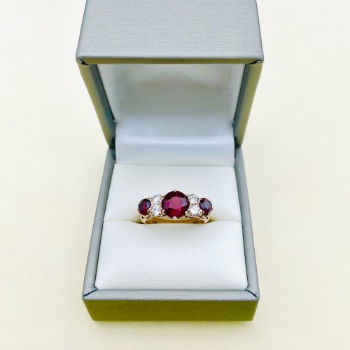 9ct. Gold Garnet Ring.