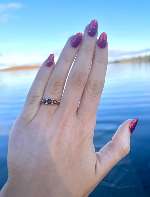 Vintage 9ct. Gold Garnet &amp; Diamond Ring.