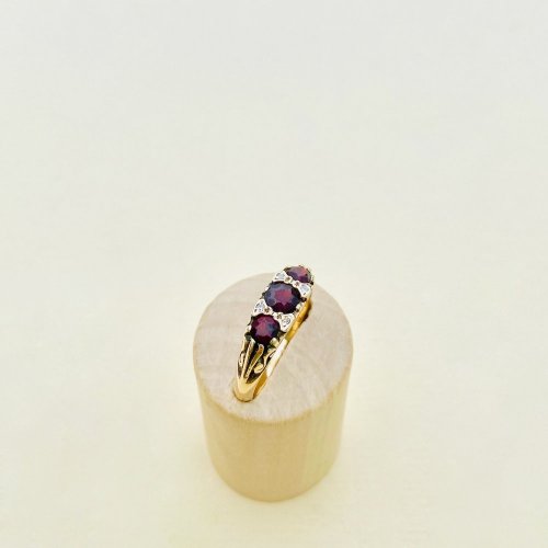 Vintage 9ct. Gold Garnet &amp; Diamond Ring.