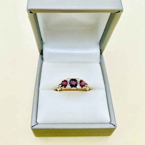 Vintage 9ct. Gold Garnet &amp; Diamond Ring.