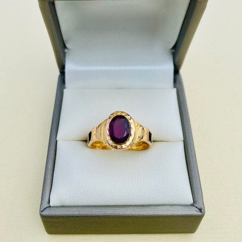 Hallmarked 18ct. Amethyst Mourning Ring.