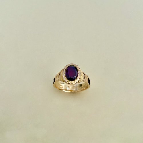 Hallmarked 18ct. Amethyst Mourning Ring.