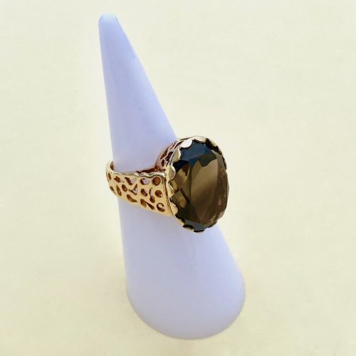 Vintage 9ct. Gold Quartz Ring.