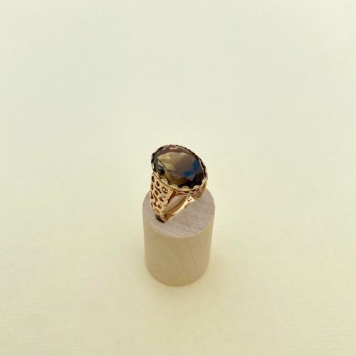 Vintage 9ct. Gold Quartz Ring.