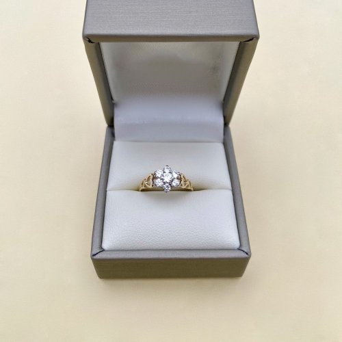 9ct. Solid Gold Daisy CZ Ring / Hearts to Shoulders.