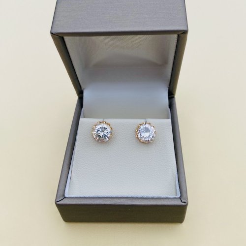 9ct. Gold Twist Design CZ Stud Earrings.