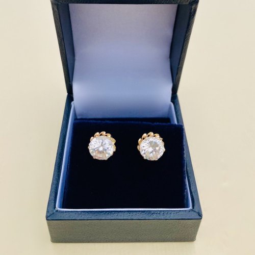 9ct. Gold Twist Design CZ Stud Earrings.