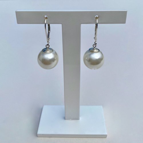 Elegant South Sea Shell Pearl Earrings.