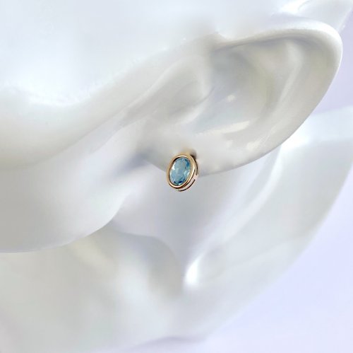 9ct. Solid Gold Topaz Stud Earrings.