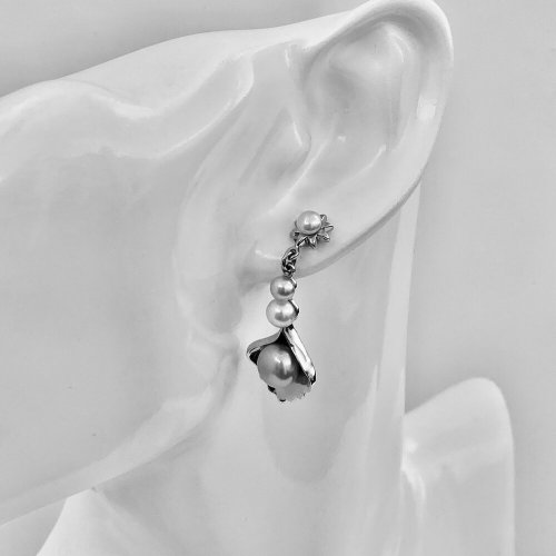 Silver Drop Pearl Earrings.