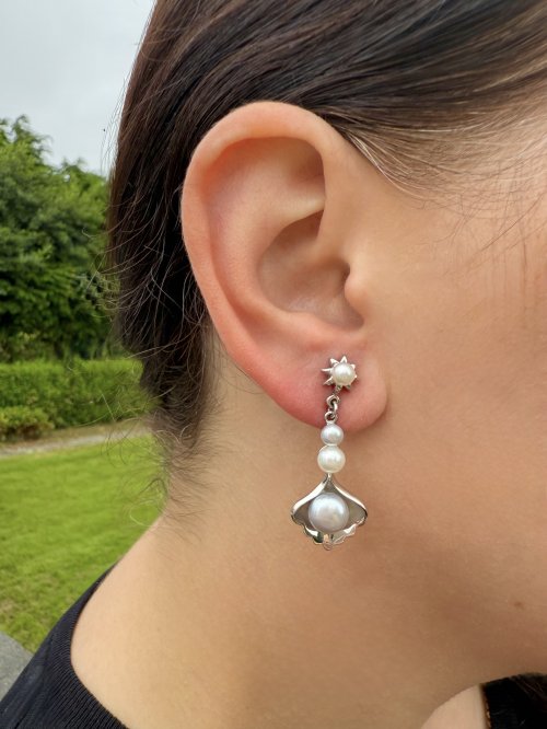 Silver Drop Pearl Earrings.