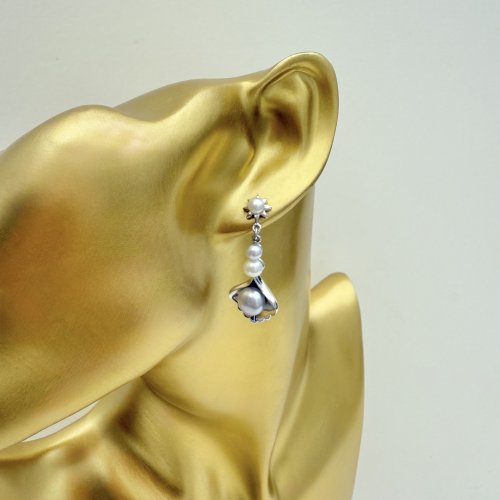 Silver Drop Pearl Earrings.