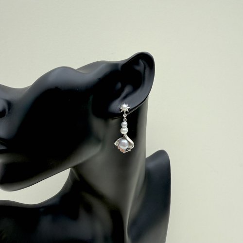Silver Drop Pearl Earrings.