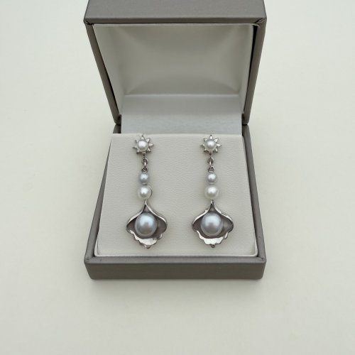 Silver Drop Pearl Earrings.