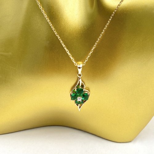 9ct. Gold Green Clover Pendant.