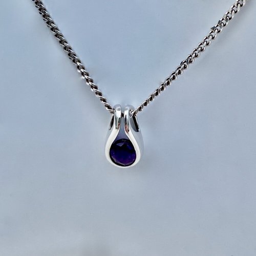 Silver / amethyst pendant.