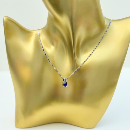 Silver / amethyst pendant.