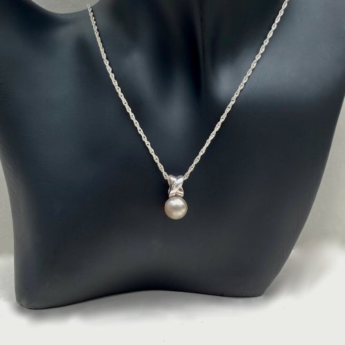 Silver Pendant with Single White Pearl.