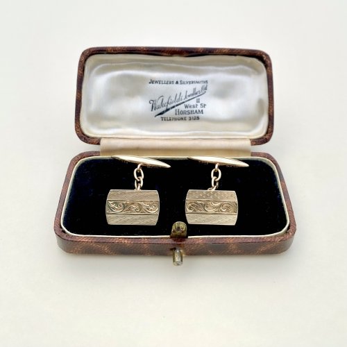 9ct. gold vintage rectangular cufflinks.