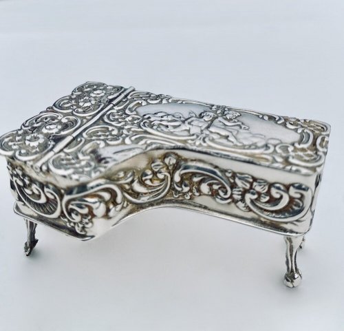 Miniature embossed silver baby grand style piano box.