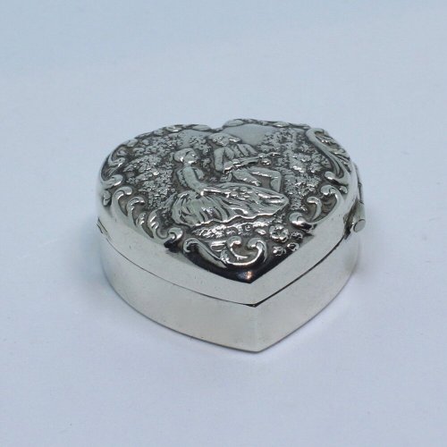 Edwardian sterling silver pill box.