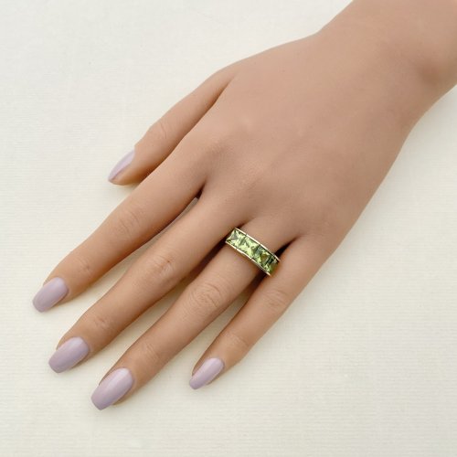 Hallmarked 9ct. Gold Peridot ring.