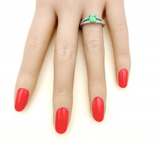 18ct. Gold Tsavorite &amp; Diamond Ring.