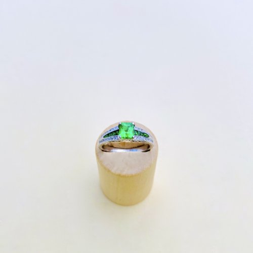 18ct. Gold Tsavorite &amp; Diamond Ring.