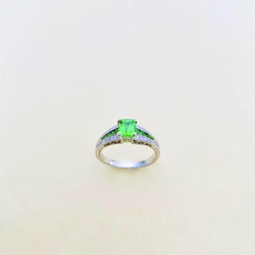 18ct. Gold Tsavorite &amp; Diamond Ring.