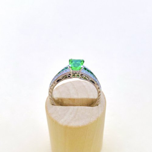 18ct. Gold Tsavorite &amp; Diamond Ring.