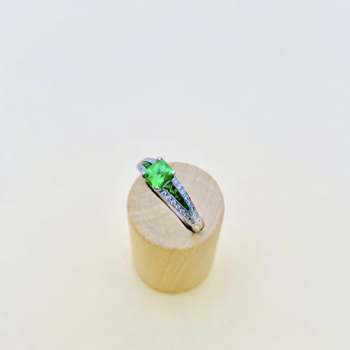18ct. Gold Tsavorite &amp; Diamond Ring.