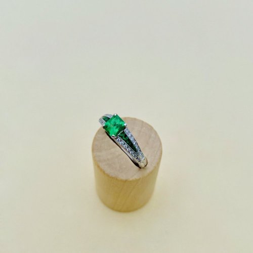 18ct. Gold Tsavorite &amp; Diamond Ring.