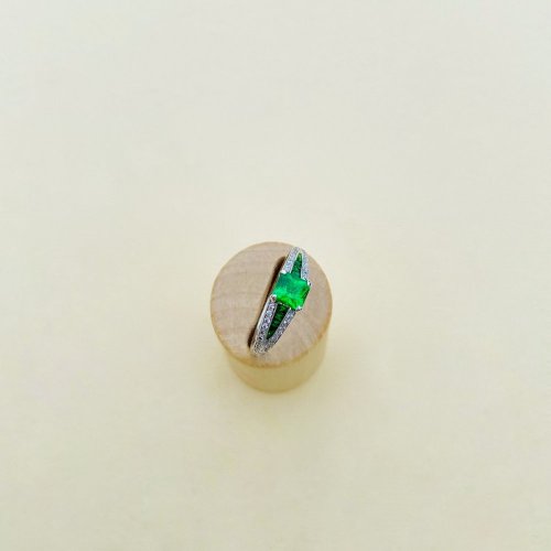 18ct. Gold Tsavorite &amp; Diamond Ring.