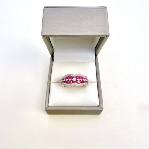 18ct. White Gold Ruby &amp; Diamond Ring. MASSIVE PRICE DROP 26% | €364 OFF!