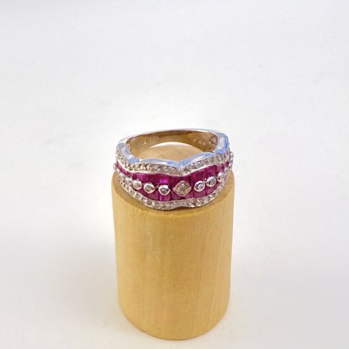 18ct. White Gold Ruby &amp; Diamond Ring. MASSIVE PRICE DROP 26% | €364 OFF!