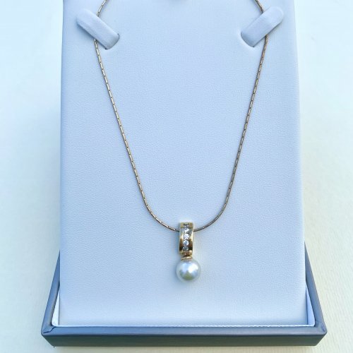 Gold On Silver Pearl Pendant. 