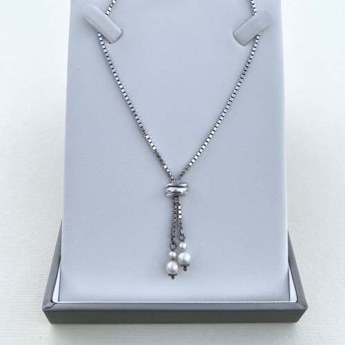 Silver Necklace Suspending Double Pearls.