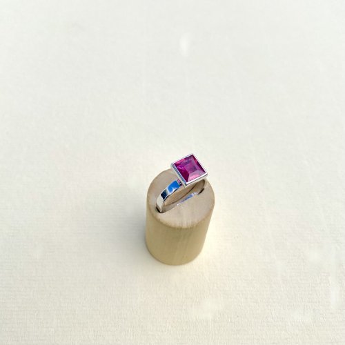 18ct. White Gold Designer Square Set Pink Ring.