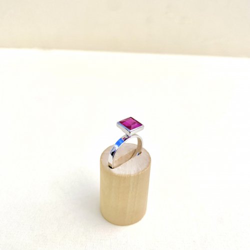 18ct. White Gold Designer Square Set Pink Ring.