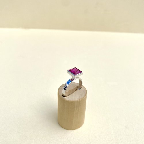 18ct. White Gold Designer Square Set Pink Ring.