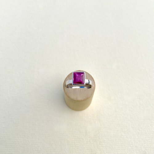 18ct. White Gold Designer Square Set Pink Ring.