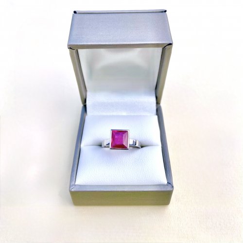 18ct. White Gold Designer Square Set Pink Ring.