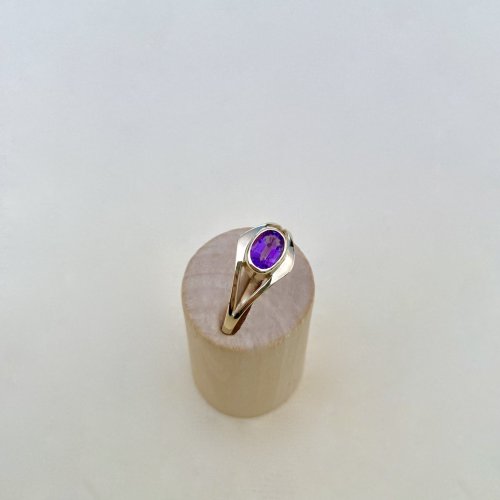 9ct. Solid Gold Amethyst Ring.