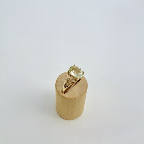 9ct. Gold Citrine Set Ring / Acanthus Foliage Design. 